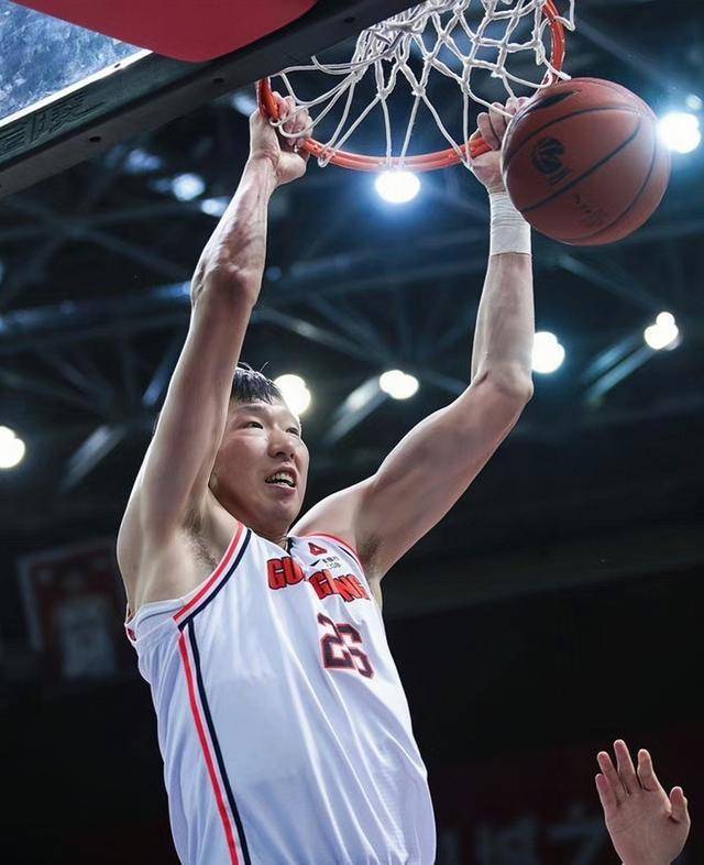 包含游泳邀请赛焦点战：辽东雄狮队大胜剑门雷豹队，外线火力全开。中场绞杀压制对手的词条-爱游戏ayx